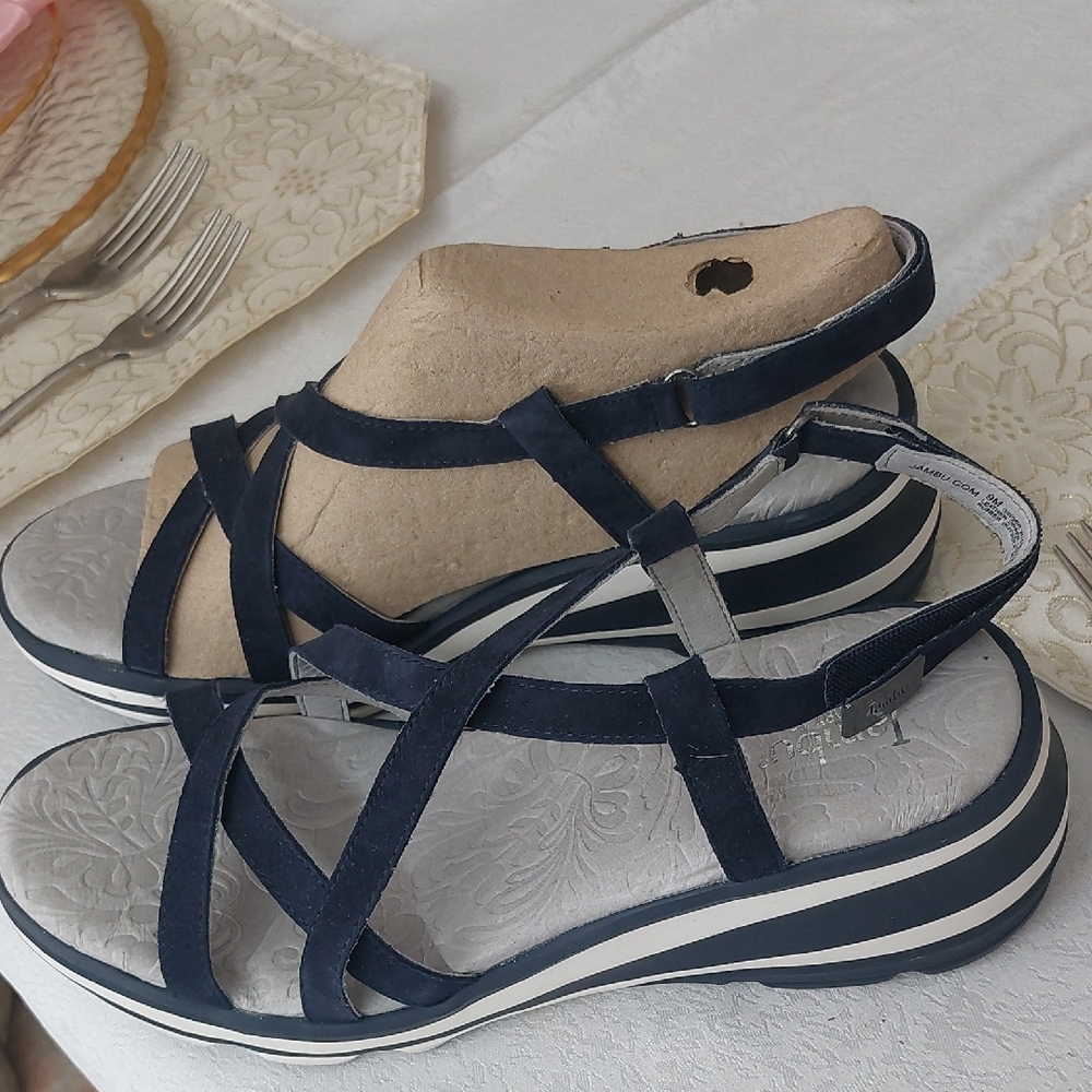 Elegant Navy Women's Sandals.  Suede Sz 9 NEW